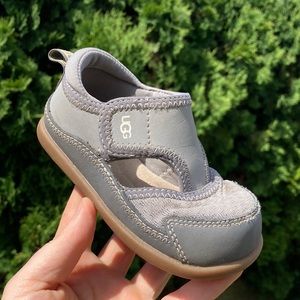 UGG Delta Closed Toe Childs Shoe Size US 7/ UK 6/ EU 23.5 Gray